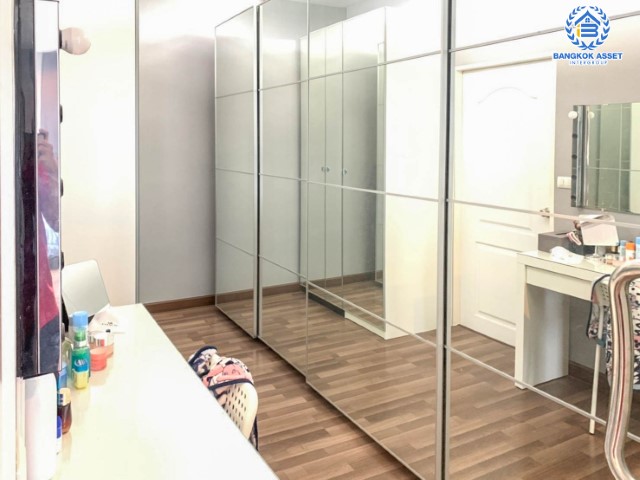 *****บ้านเดี่ยวมือสอง ม.ธารา ราชพฤกษ์-ปิ่นเกล้า บ้านสวย พร้อมอยู่ หลังมุม เนื้อที่ 102 ตร.ว. ฟังก์ชัน 4 ห้องนอน 4 ห้องน้ำ 2 ที่จอดรถ แถมฟรี !!! เครื่องปรับอากาศ 5 เครื่อง+เครื่องทำน้ำอุ่น 2 เครื่อง บนทำเลเชื่อมสู่ถนนกาญจนาภิเษก รายล้อมด้วยสิ่งอำนวยความสะดวกครบครัน